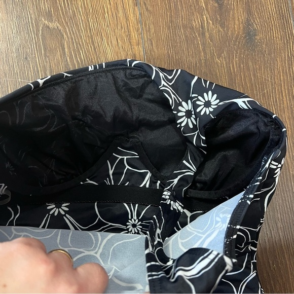 TALBOTS Miracle One Shoulder Black Floral One Piece Swimsuit SZ 8 - Picture 5 of 7